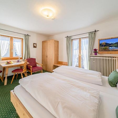Fruehstueckspension Gaestehaus Zum Weissen Roessl Wallgau Exterior foto