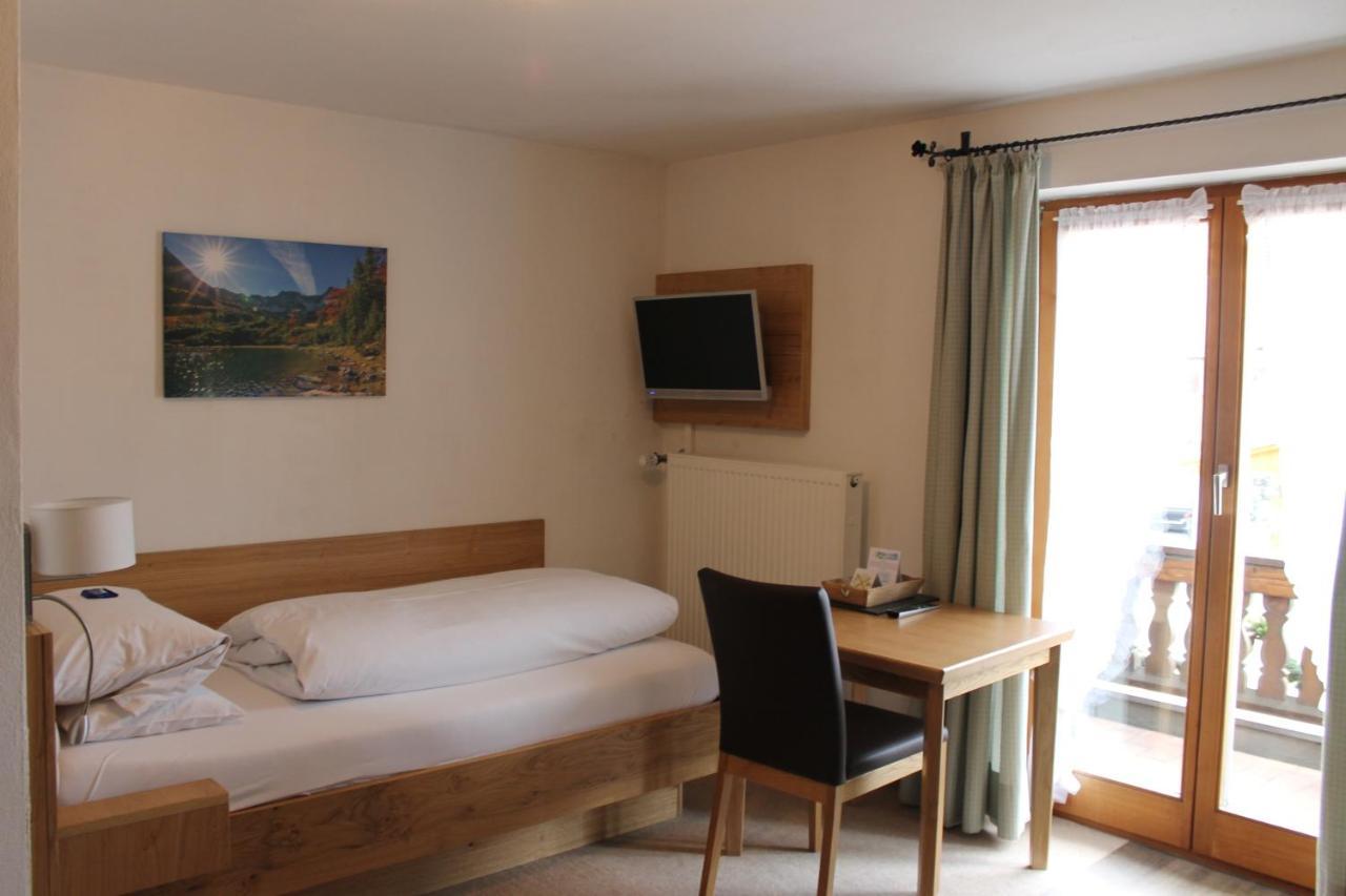 Fruehstueckspension Gaestehaus Zum Weissen Roessl Wallgau Exterior foto