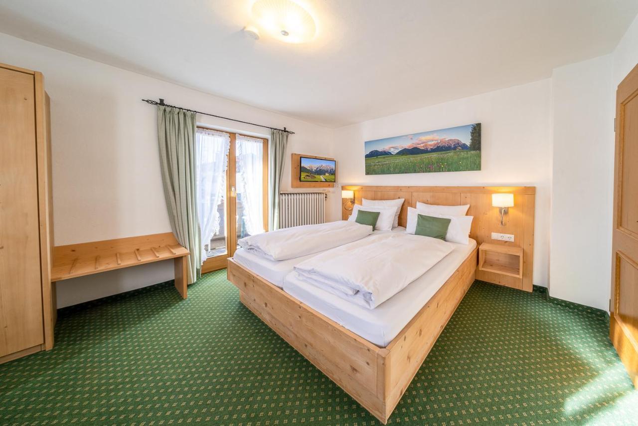 Fruehstueckspension Gaestehaus Zum Weissen Roessl Wallgau Exterior foto