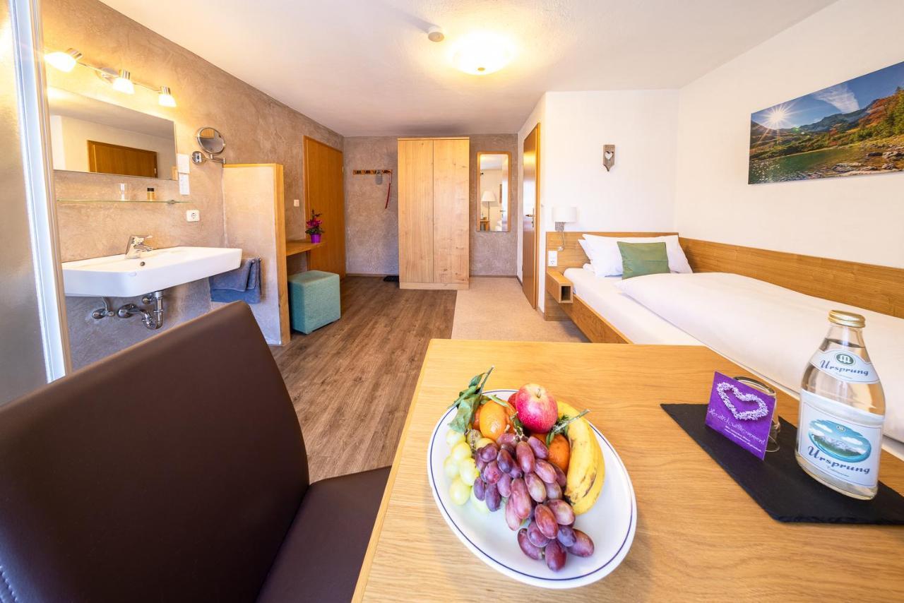 Fruehstueckspension Gaestehaus Zum Weissen Roessl Wallgau Exterior foto