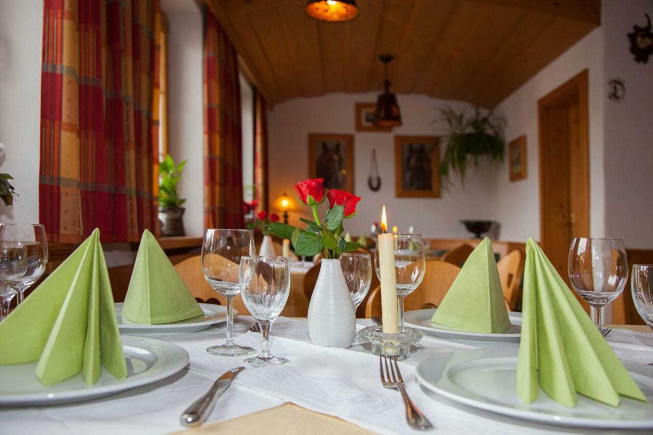 Fruehstueckspension Gaestehaus Zum Weissen Roessl Wallgau Exterior foto