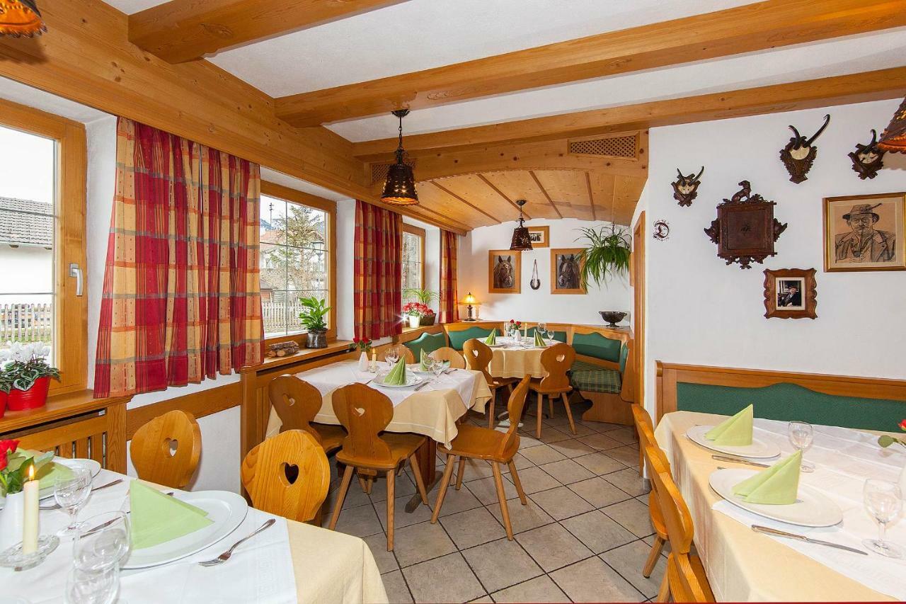 Fruehstueckspension Gaestehaus Zum Weissen Roessl Wallgau Exterior foto
